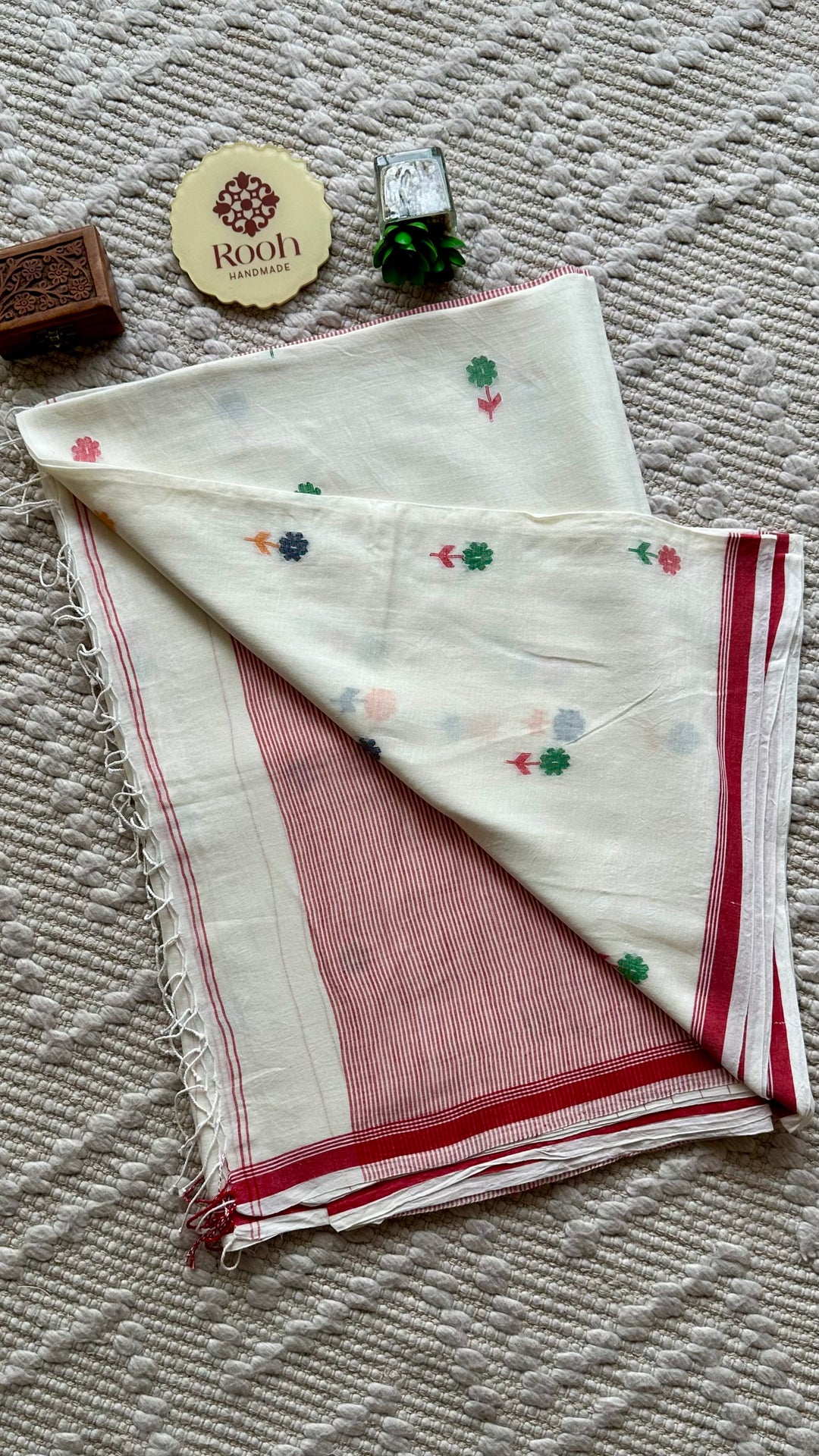 PREMIUM JAMDANI WEAVE HANDWOVEN AND HANDSPUN COTTON SAREE - WHITE & RED BLOSSOMS