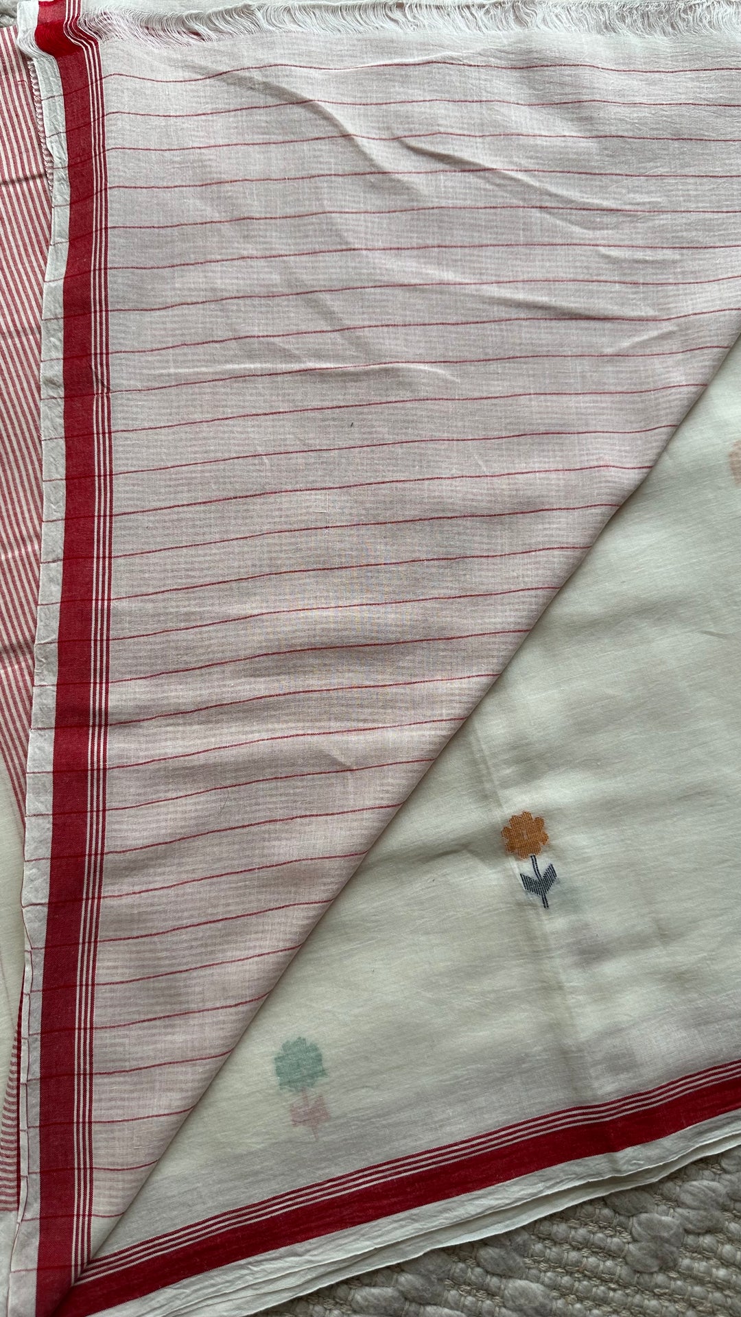 PREMIUM JAMDANI WEAVE HANDWOVEN AND HANDSPUN COTTON SAREE - WHITE & RED BLOSSOMS