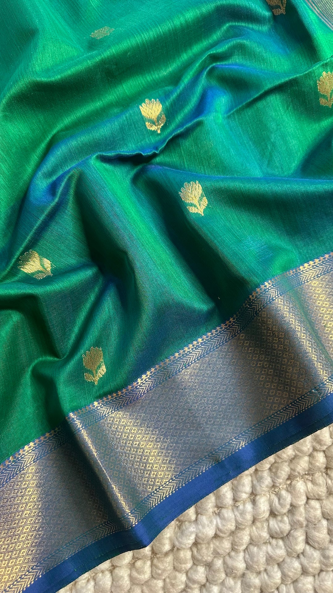 PEACOCK GREEN AND BLUE DUAL TONE- PREMIUM HANDWOVEN MAHESHWARI SILK BY COTTON SAREE (DISPATCH IN 7-10 DAYS)