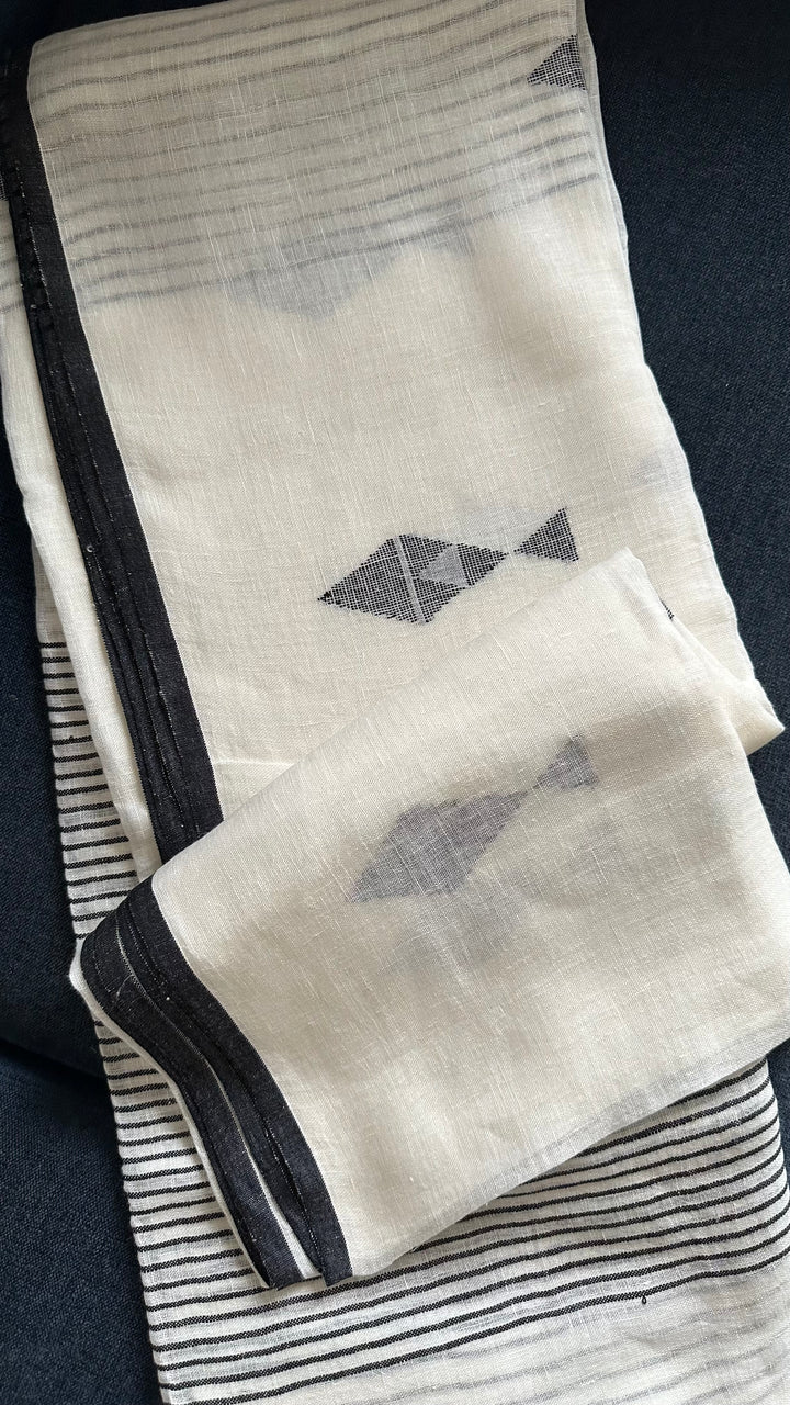 SUPER PREMIUM HANDWOVEN NEEDLE-WORK JAMDANI JAYASHREE LINEN SAREE - KITES ON IVORY
