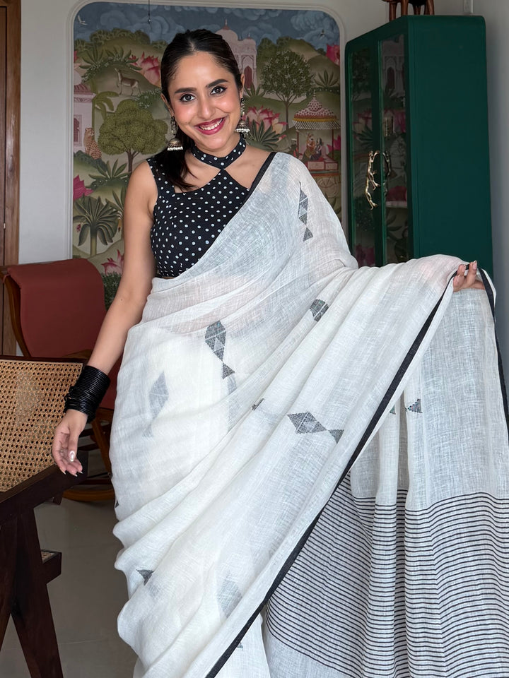 SUPER PREMIUM HANDWOVEN NEEDLE-WORK JAMDANI JAYASHREE LINEN SAREE - KITES ON IVORY