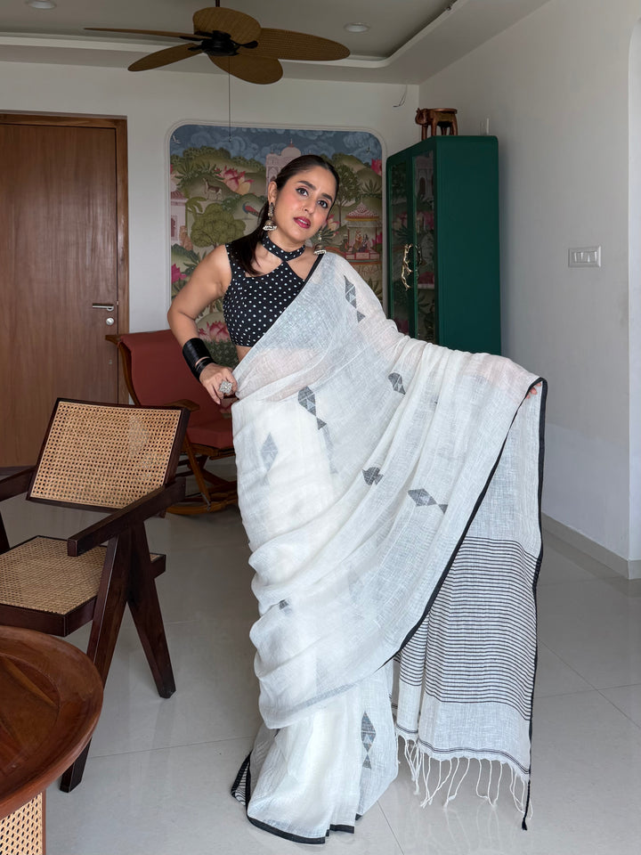 SUPER PREMIUM HANDWOVEN NEEDLE-WORK JAMDANI JAYASHREE LINEN SAREE - KITES ON IVORY