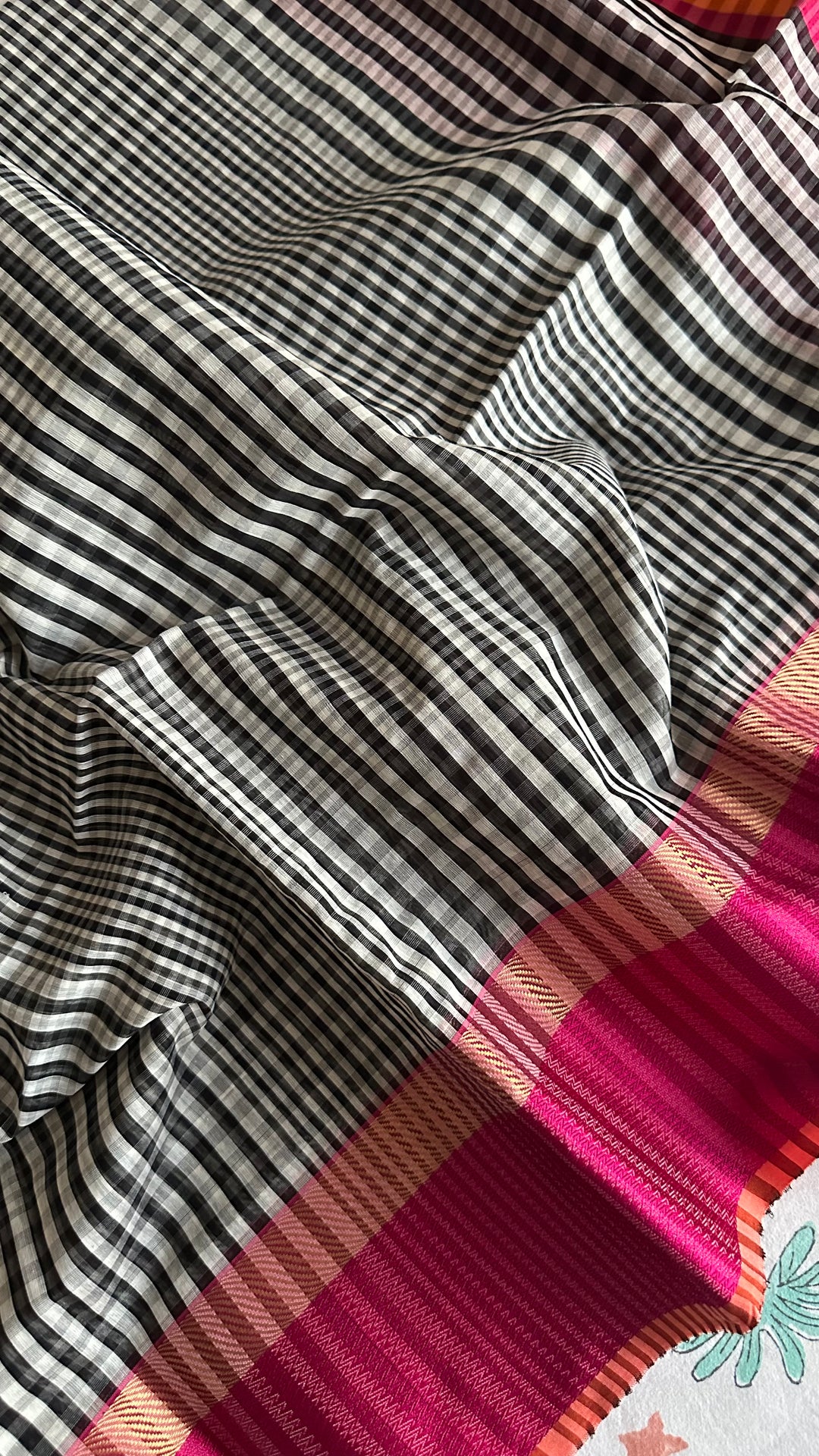 MONOCHROME MUSE- PREMIUM HANDWOVEN MAHESHWARI SILK BY COTTON SAREE (DISPATCH TIME IS 10-15 DAYS)