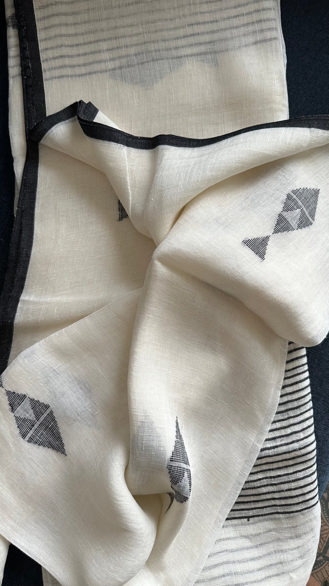 SUPER PREMIUM HANDWOVEN NEEDLE-WORK JAMDANI JAYASHREE LINEN SAREE - KITES ON IVORY