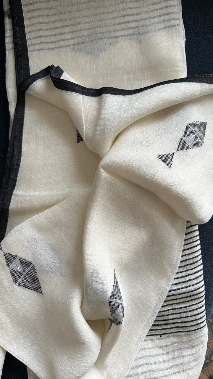 SUPER PREMIUM HANDWOVEN NEEDLE-WORK JAMDANI JAYASHREE LINEN SAREE - KITES ON IVORY
