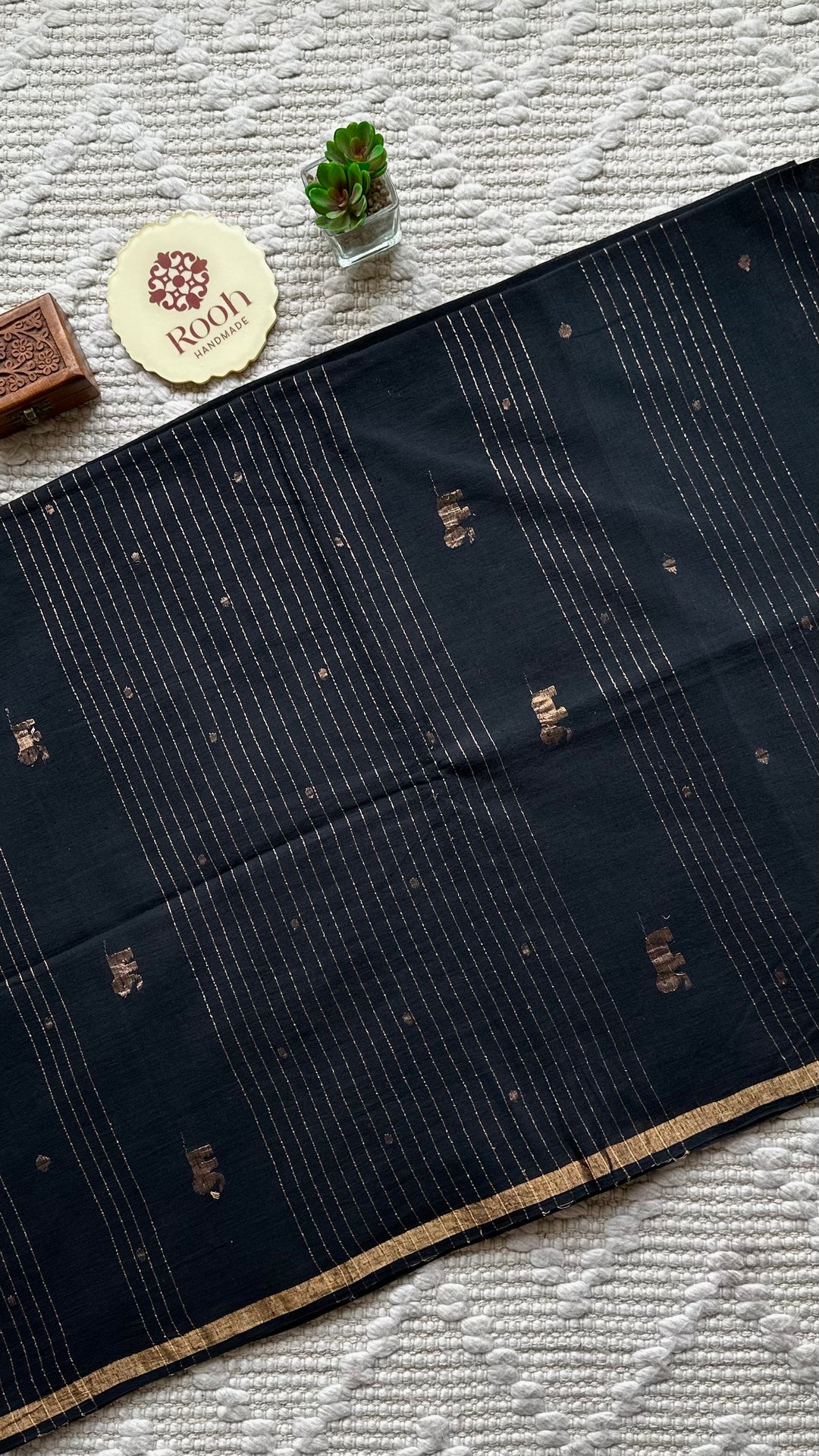 PREMIUM JAMDANI WEAVE HANDWOVEN AND HANDSPUN COTTON SAREE - RAVEN BLACK