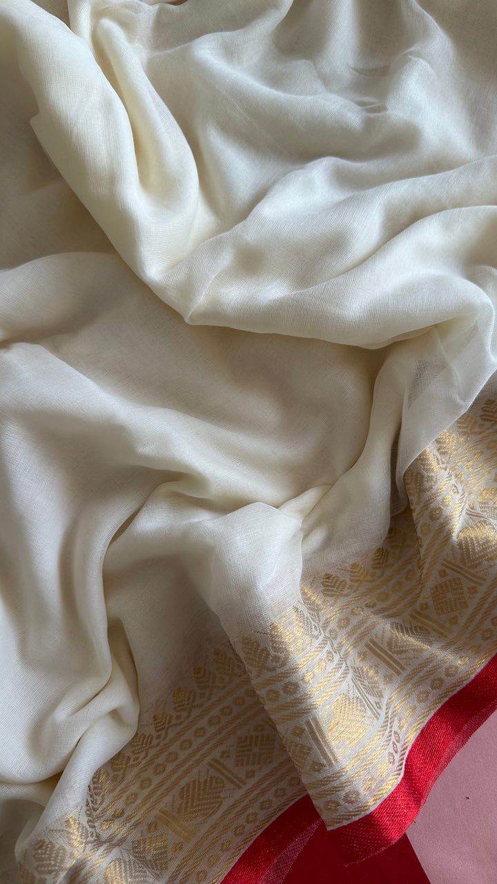 WHITE & RED SUPER SOFT MUL COTTON SAREE WITH WOVEN ZARI BORDER