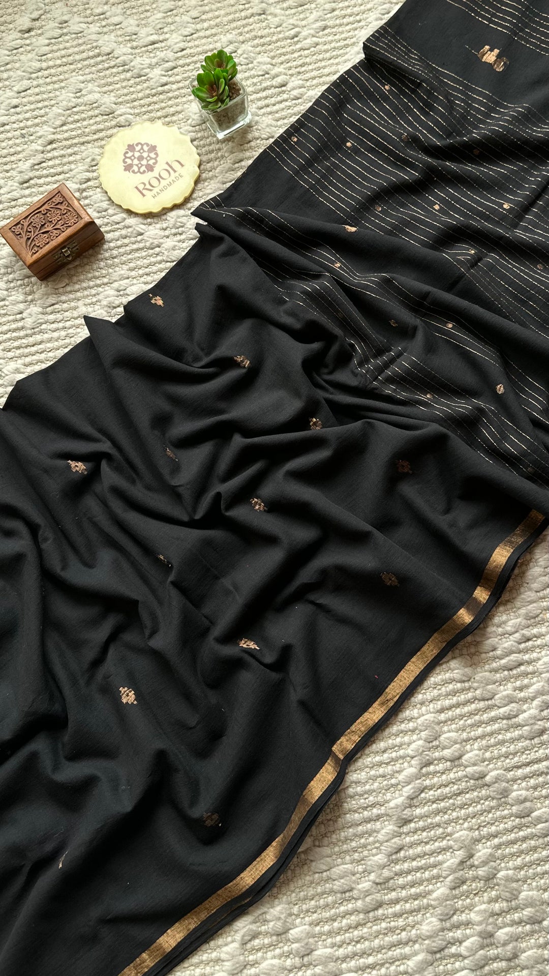 PREMIUM JAMDANI WEAVE HANDWOVEN AND HANDSPUN COTTON SAREE - RAVEN BLACK