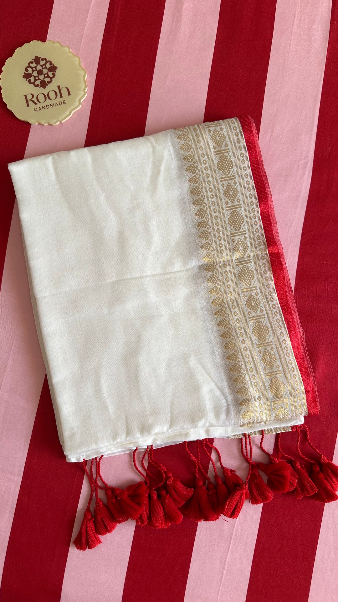 WHITE & RED SUPER SOFT MUL COTTON SAREE WITH WOVEN ZARI BORDER