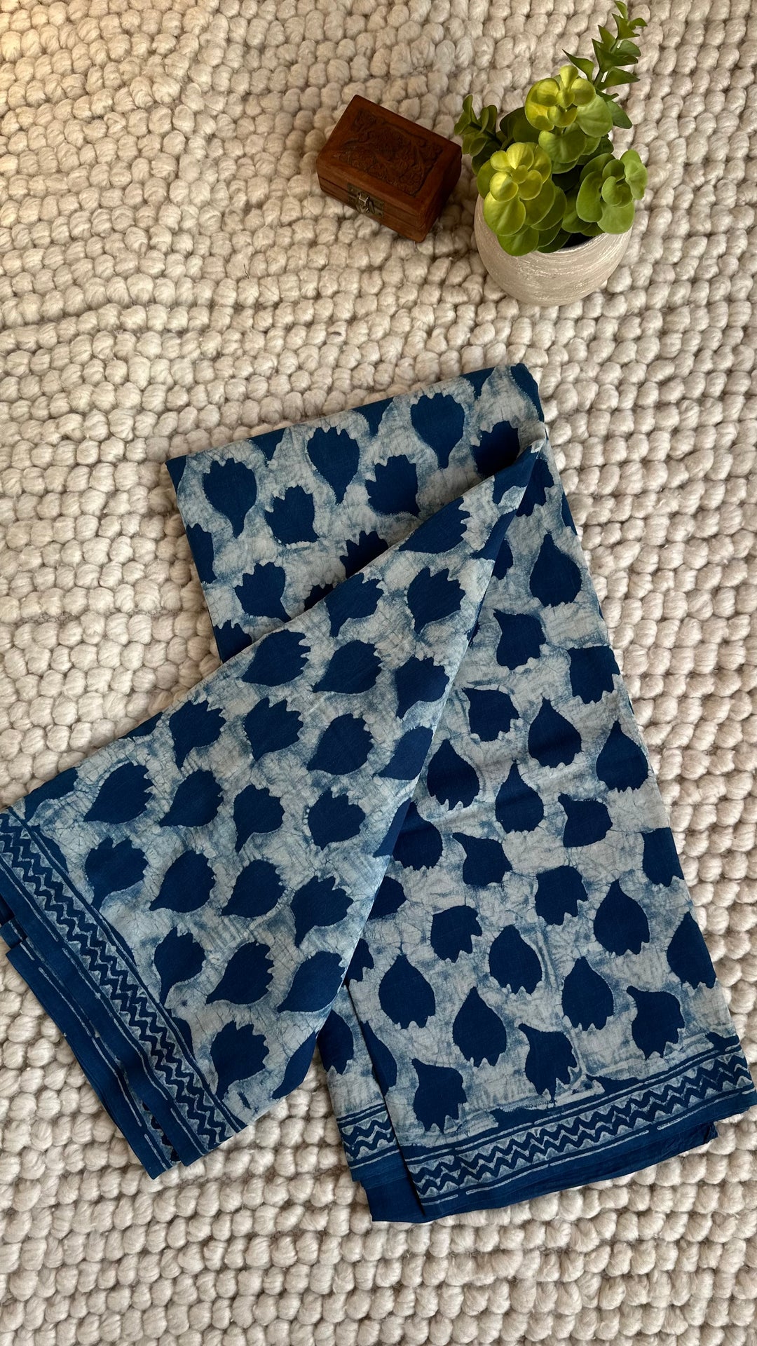 AKOLA INDIGO HAND BLOCK DABU PRINTED SOFT MULMUL COTTON SAREE- 028