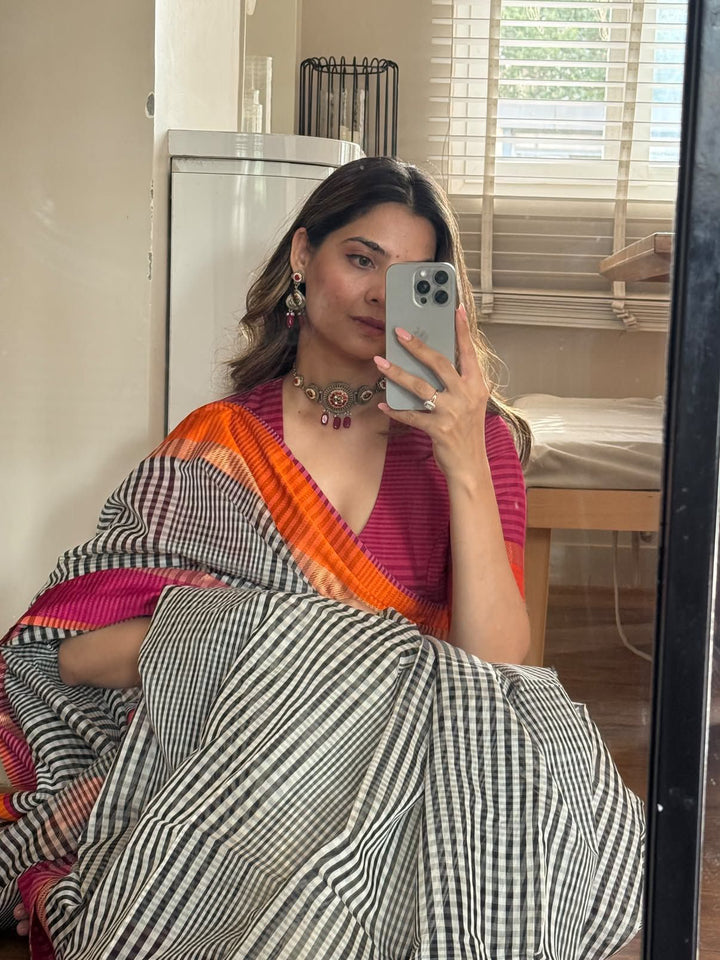 MONOCHROME MUSE- PREMIUM HANDWOVEN MAHESHWARI SILK BY COTTON SAREE (DISPATCH TIME IS 10-15 DAYS)