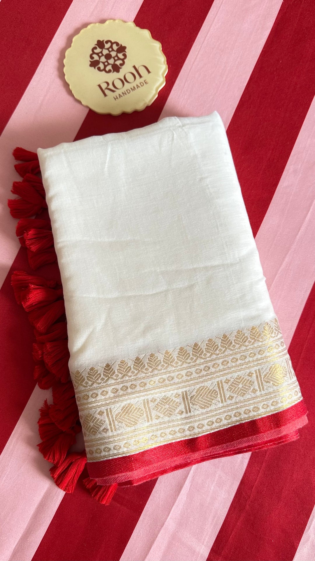 WHITE & RED SUPER SOFT MUL COTTON SAREE WITH WOVEN ZARI BORDER