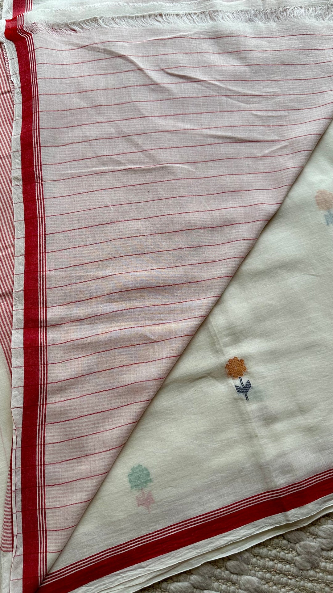 PREMIUM JAMDANI WEAVE HANDWOVEN AND HANDSPUN COTTON SAREE - WHITE & RED BLOSSOMS