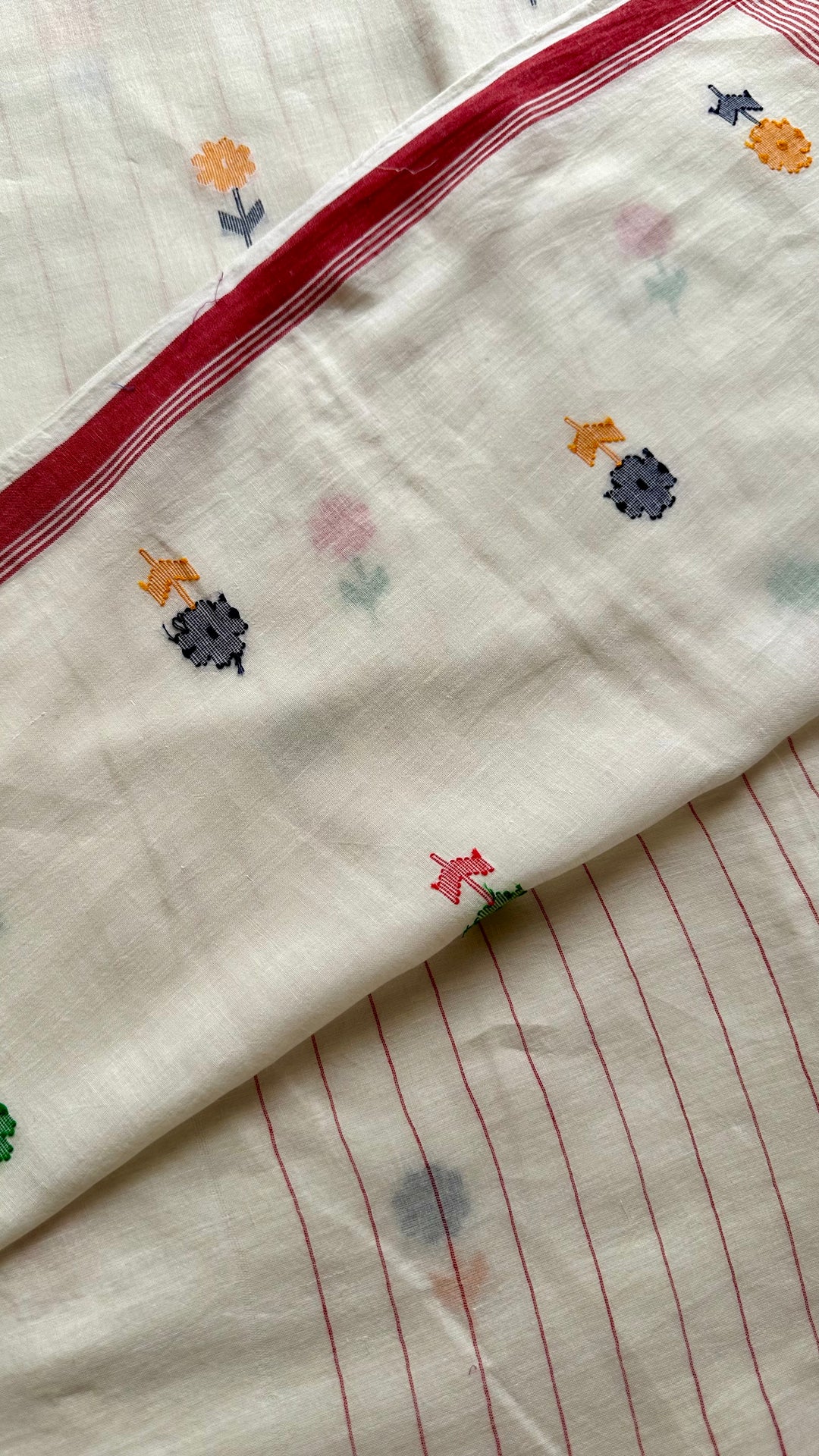 PREMIUM JAMDANI WEAVE HANDWOVEN AND HANDSPUN COTTON SAREE - WHITE & RED BLOSSOMS