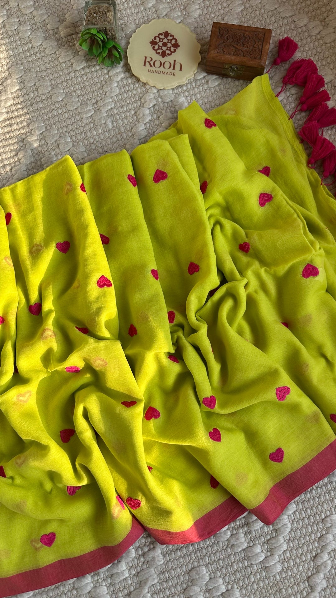 DIL - LIME GREEN WITH PINK BORDER SUPER SOFT MUL COTTON SAREE (DISPATCH TIME IS 7 TO 10 DAYS)