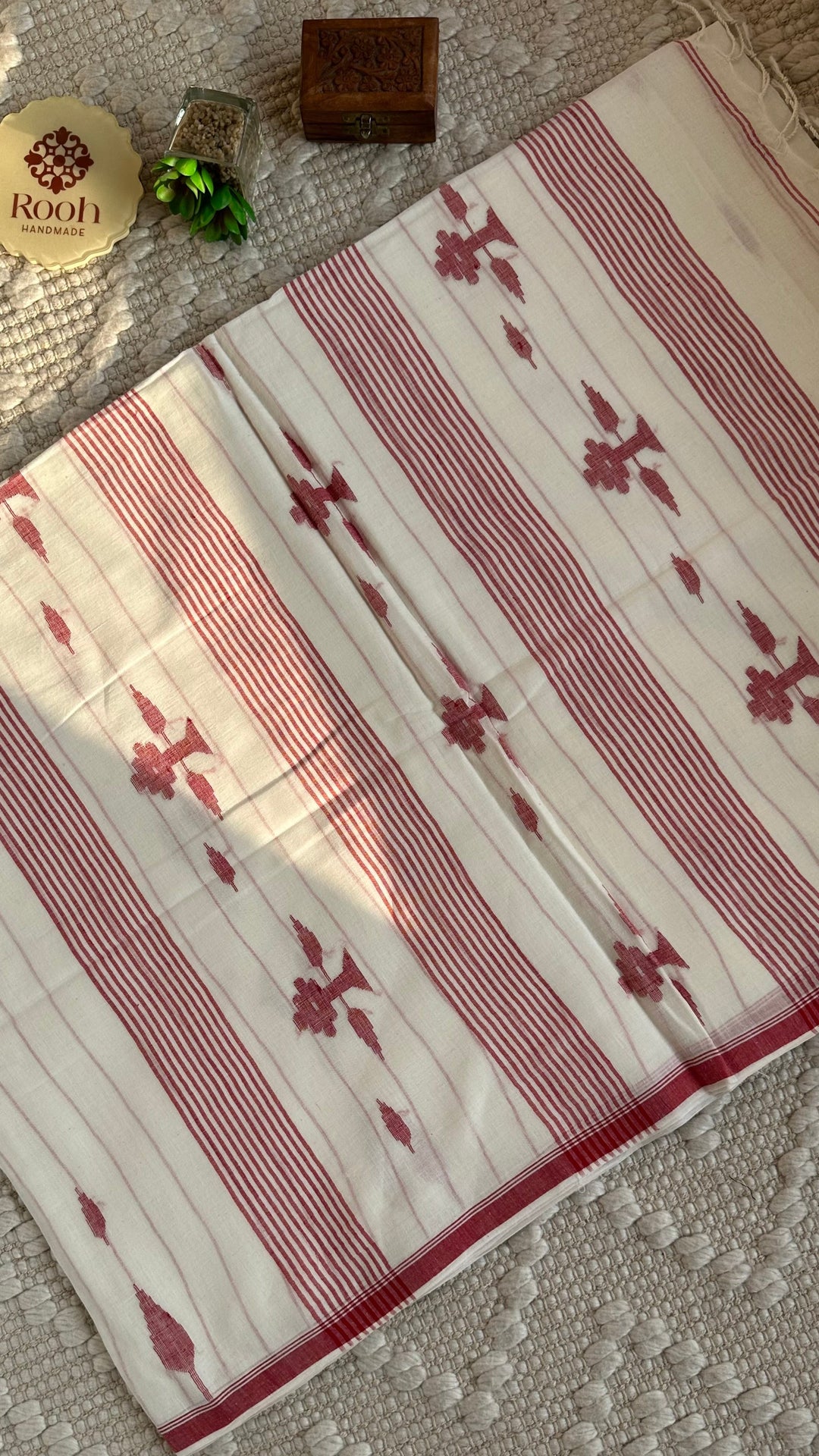 PREMIUM JAMDANI WEAVE HANDWOVEN AND HANDSPUN COTTON SAREE - CLASSIC WHITE & RED 02